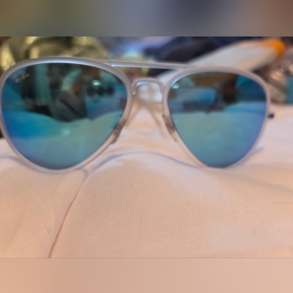 Ray-Ban Aviator Light Ray Sunglasses  RB4211